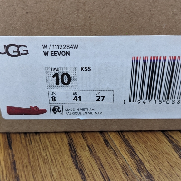 NWOT, UGG moccasins,  size 10 - Picture 5 of 6